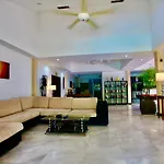 Sunshine Villa&Diving School .